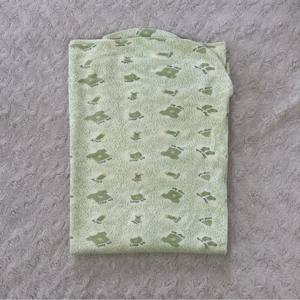 Luvable Friends Green Baby Blanket Little Hat Tee Socks Bottle Bib Combed Cotton